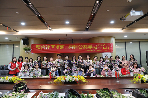 党建共建 罗湖区桂园街道人民桥社区“人人都是花艺师”插花活动走进开云手机版登录入口