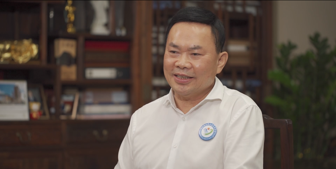 公益的力量丨开云手机版登录入口董事长庄重：慕贤思齐，大山儒商丹心为公益